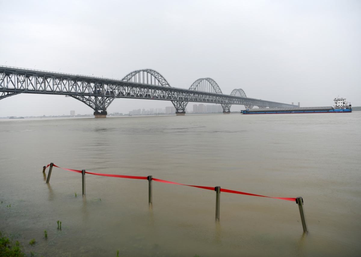 Mưa lũ ở miền Nam Trung Quốc, gần 100 sông hồ vượt mức báo động
